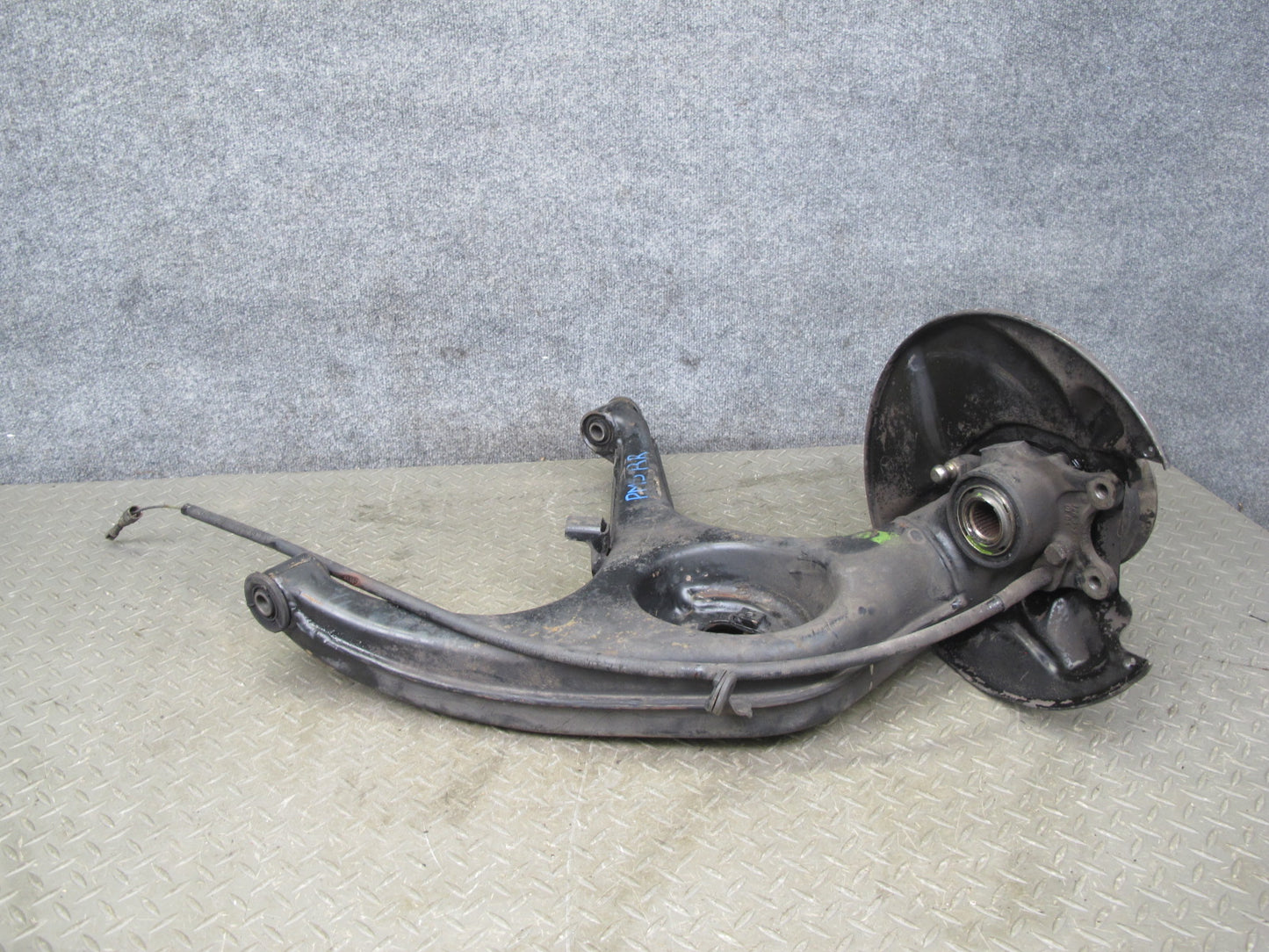 86-91 Mercedes C126 Rear Right Spindle Knuckle Wheel Hub Bearing OEM