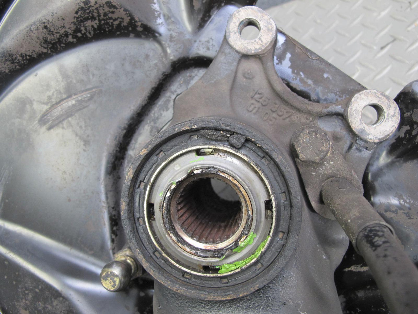 86-91 Mercedes C126 Rear Right Spindle Knuckle Wheel Hub Bearing OEM