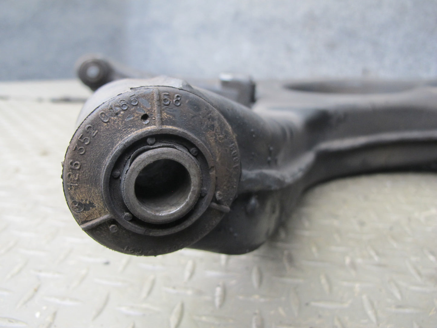 86-91 Mercedes C126 Rear Left Spindle Knuckle Wheel Hub Bearing OEM