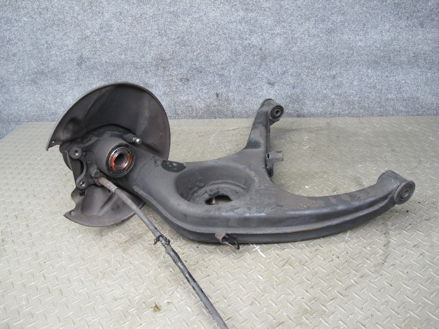86-91 Mercedes C126 Rear Left Spindle Knuckle Wheel Hub Bearing OEM
