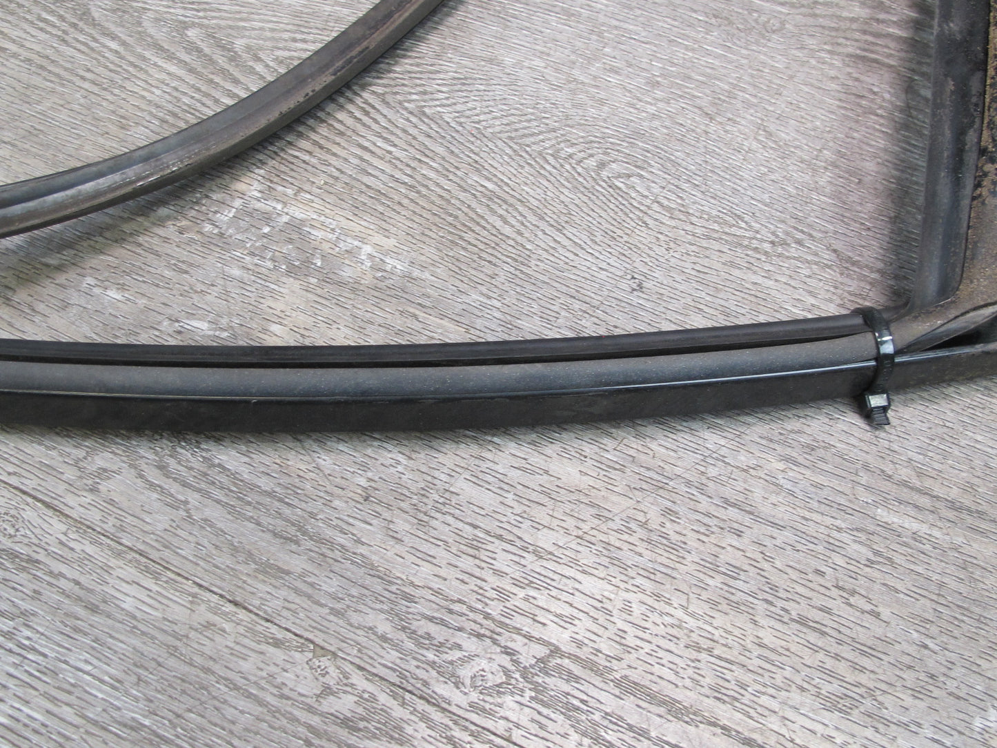 88-91 Mazda RX7 FC3S Convertible Right Door Vent Window Guide Seal Set OEM
