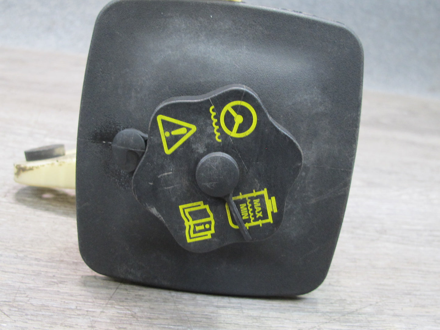 02-05 Ford Thunderbird Engine Coolant Expansion Overflow Reservoir Tank OEM