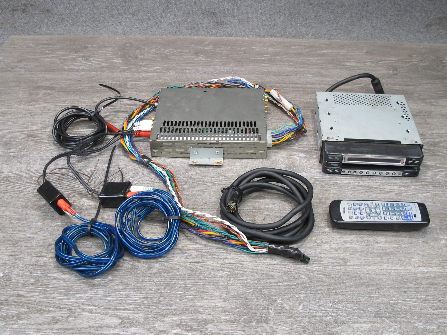 Clarion VRX935VD DVD CD MP3 Player Receiver 7" LCD Monitor w Crossover & Remote
