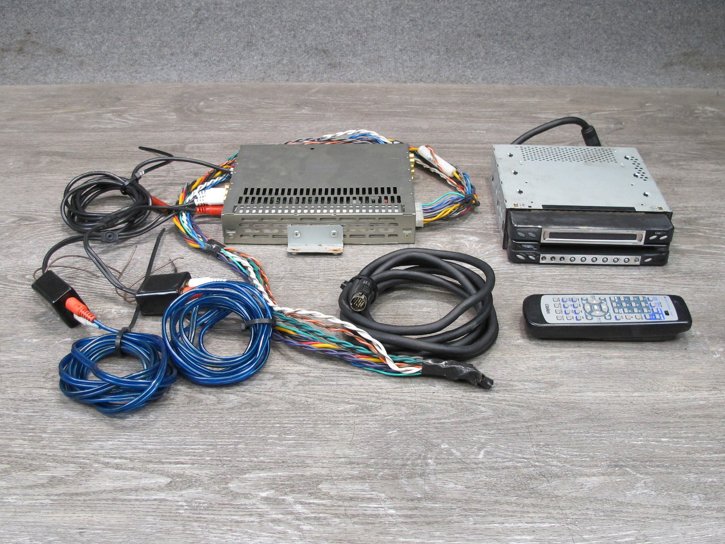 Clarion VRX935VD DVD CD MP3 Player Receiver 7" LCD Monitor w Crossover & Remote