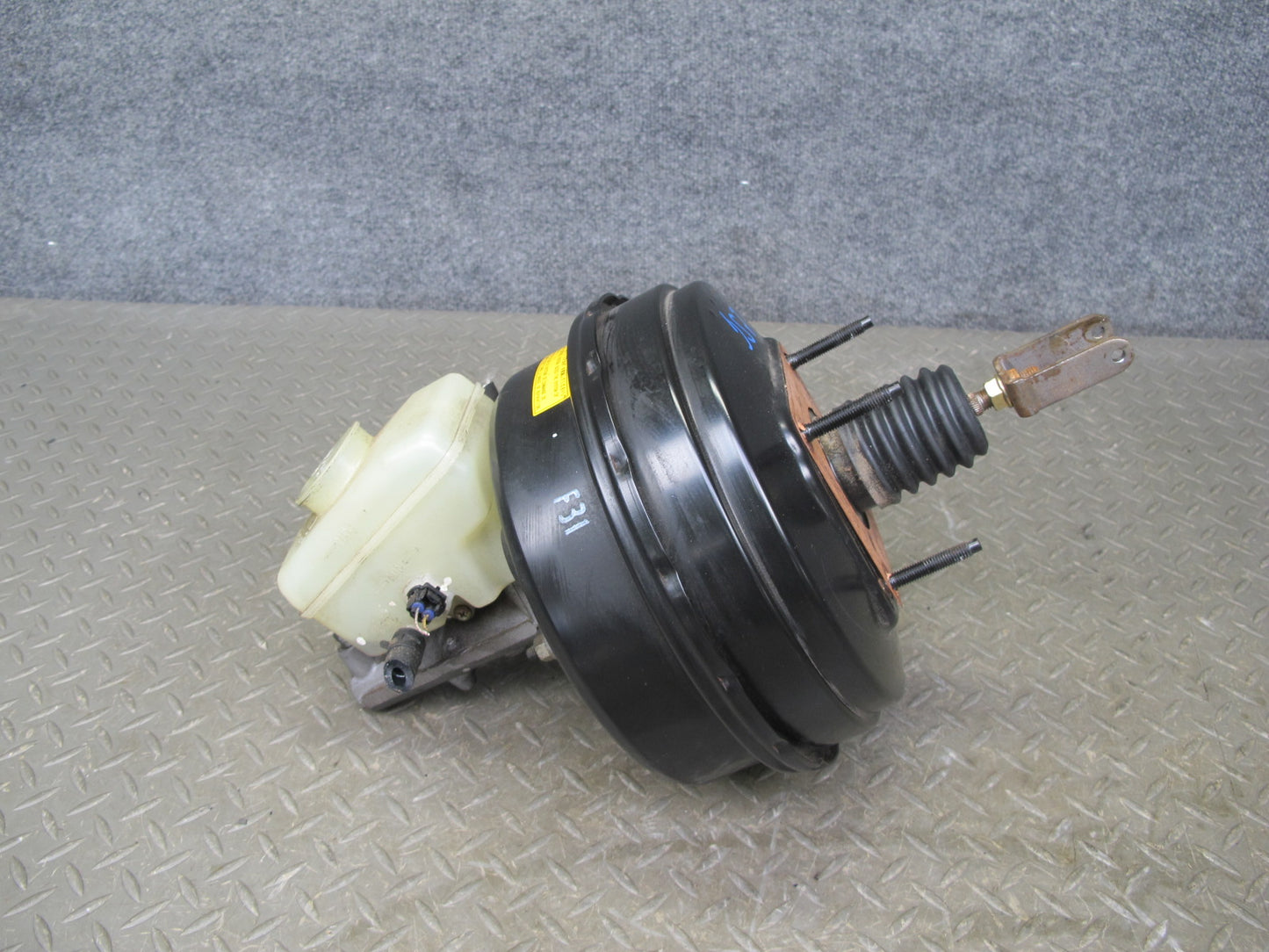 01-03 Lexus UCF30L LS430 Brake Master Cylinder Booster Fluid Reservoir OEM