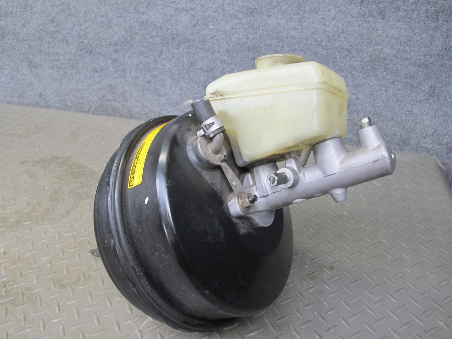 01-03 Lexus UCF30L LS430 Brake Master Cylinder Booster Fluid Reservoir OEM