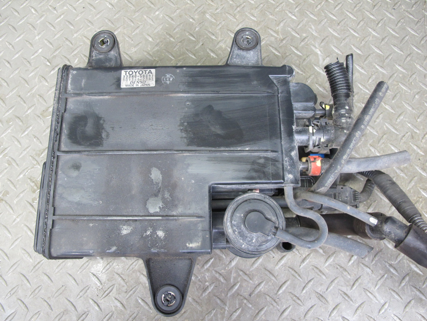 01-06 Lexus UCF30L LS430 Fuel Evap Vapor Charcoal Canister 77740-50091 OEM