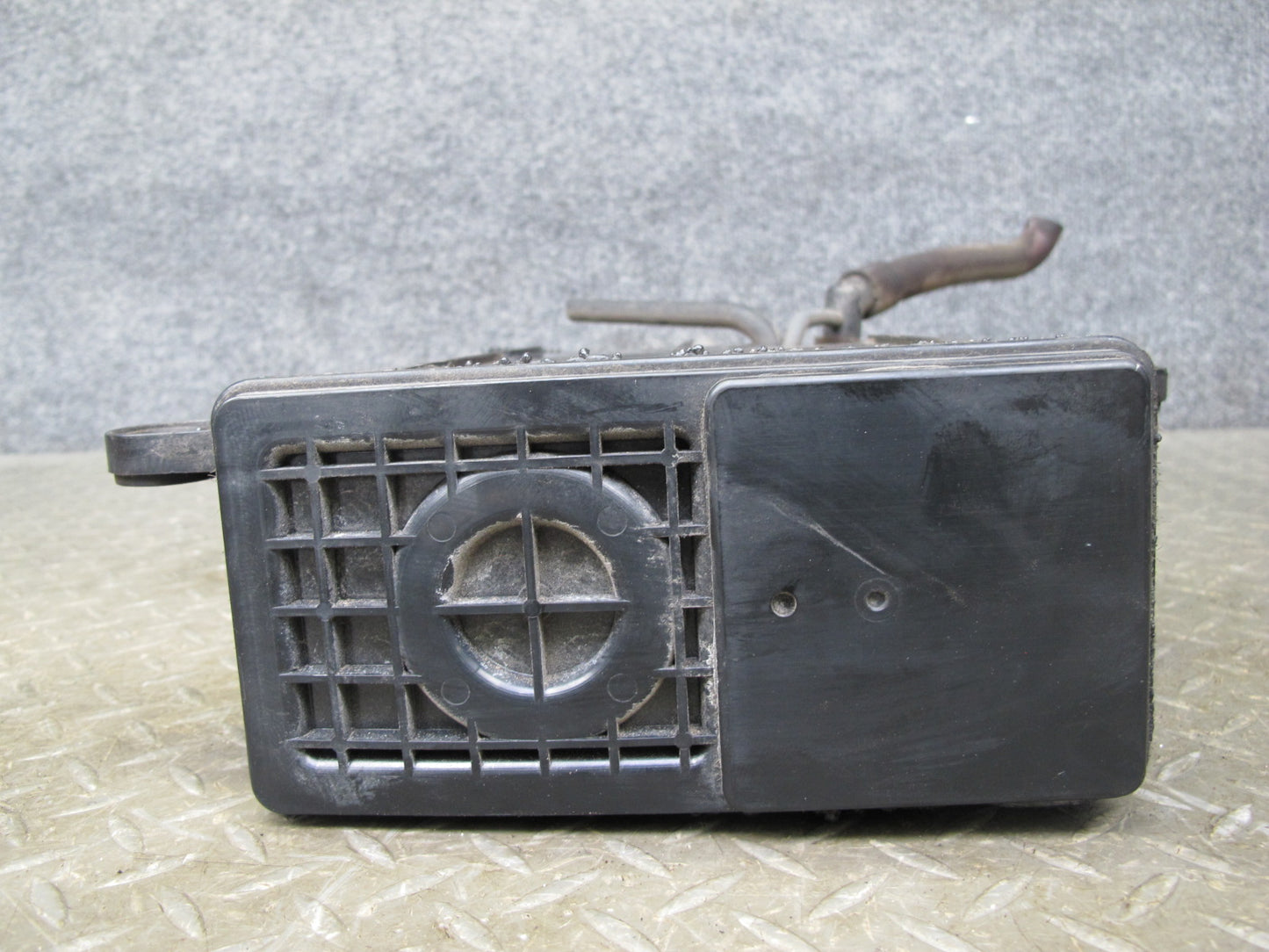 01-06 Lexus UCF30L LS430 Fuel Evap Vapor Charcoal Canister 77740-50091 OEM