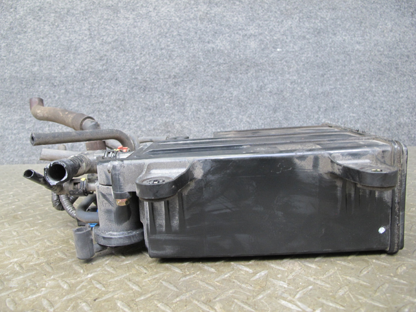 01-06 Lexus UCF30L LS430 Fuel Evap Vapor Charcoal Canister 77740-50091 OEM
