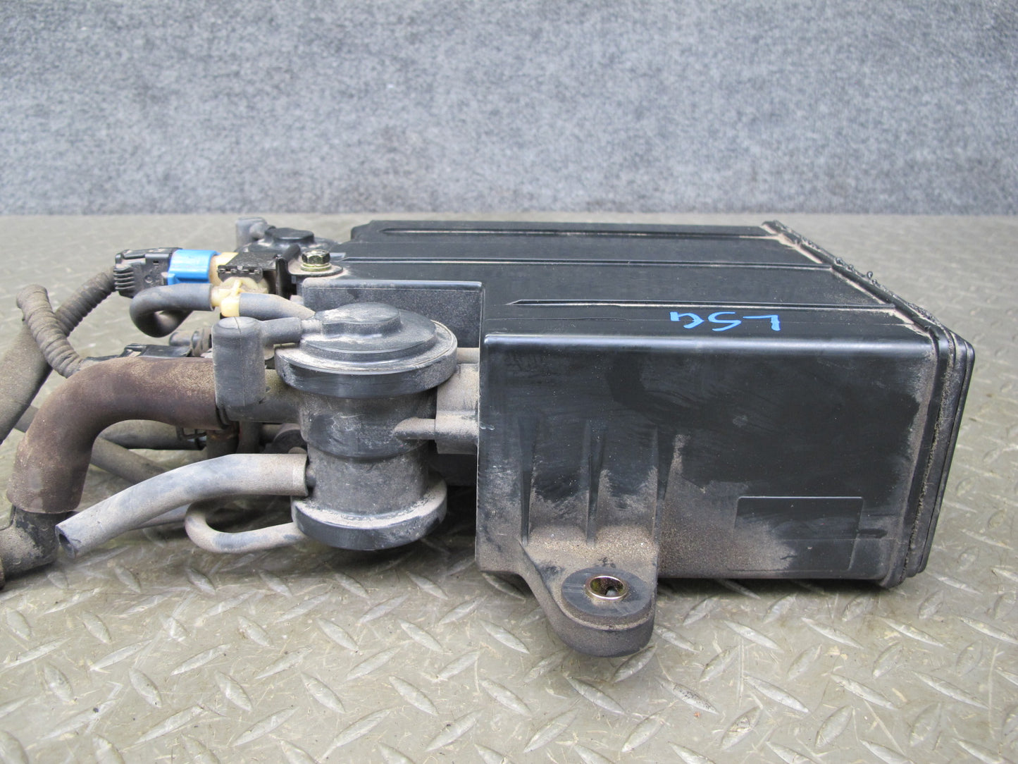 01-06 Lexus UCF30L LS430 Fuel Evap Vapor Charcoal Canister 77740-50091 OEM