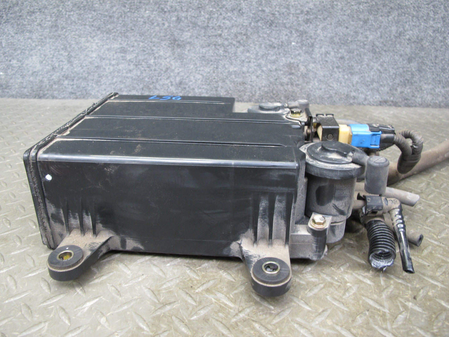 01-06 Lexus UCF30L LS430 Fuel Evap Vapor Charcoal Canister 77740-50091 OEM