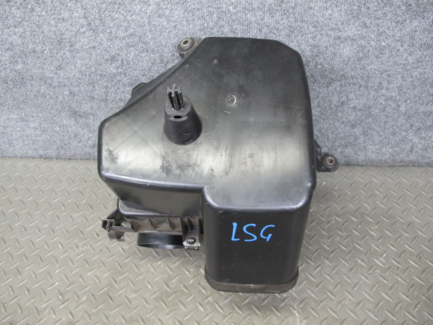 01-06 Lexus UCF30L LS430 Air Intake Cleaner Filter Box w MAF & Vacuum Switch OEM