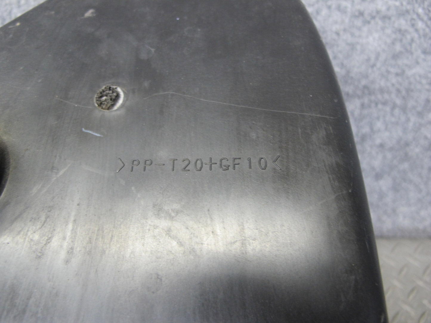 01-06 Lexus UCF30L LS430 Air Intake Cleaner Filter Box w MAF & Vacuum Switch OEM