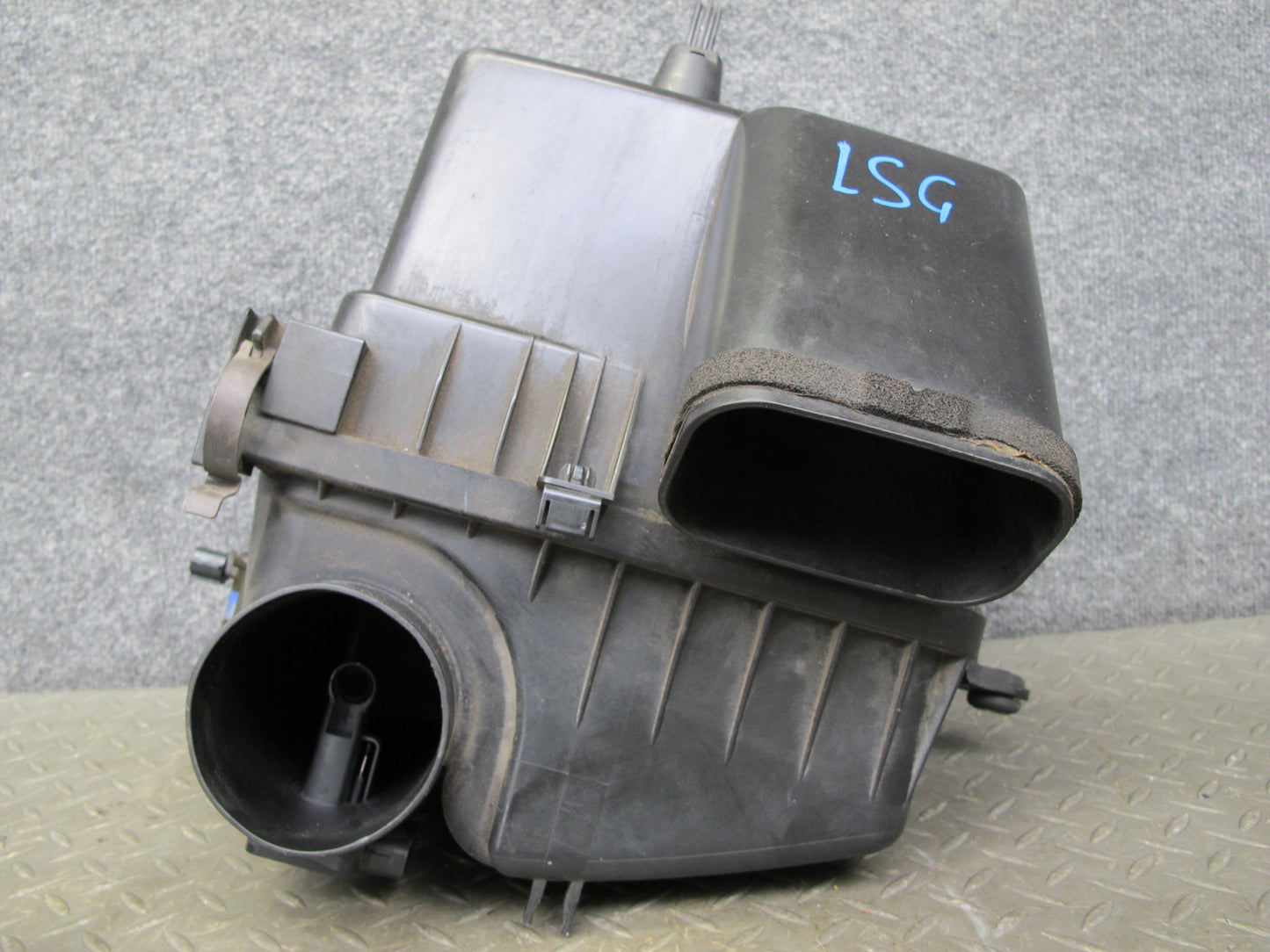 01-06 Lexus UCF30L LS430 Air Intake Cleaner Filter Box w MAF & Vacuum Switch OEM