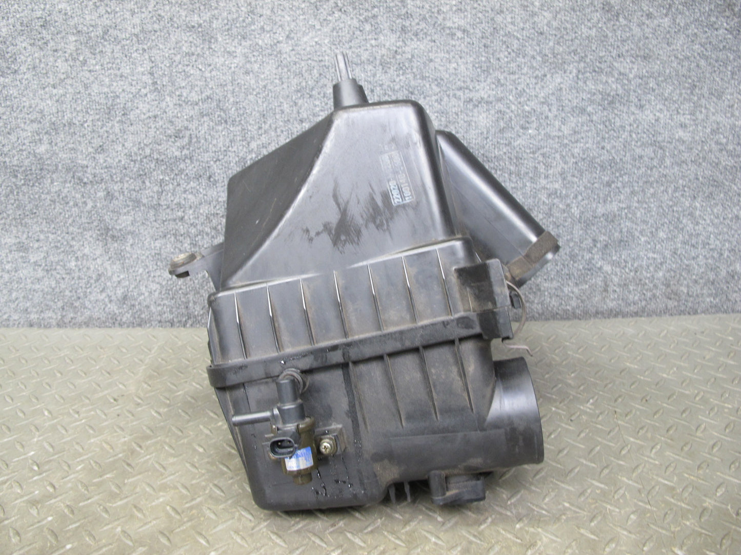 01-06 Lexus UCF30L LS430 Air Intake Cleaner Filter Box w MAF & Vacuum Switch OEM