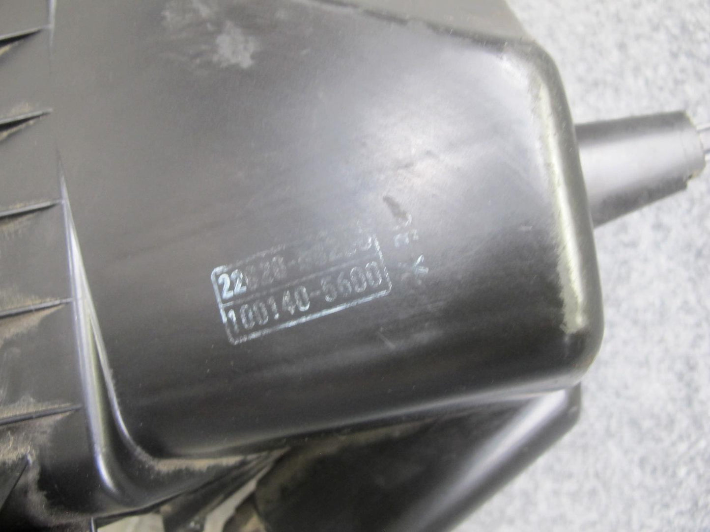 01-06 Lexus UCF30L LS430 Air Intake Cleaner Filter Box w MAF & Vacuum Switch OEM