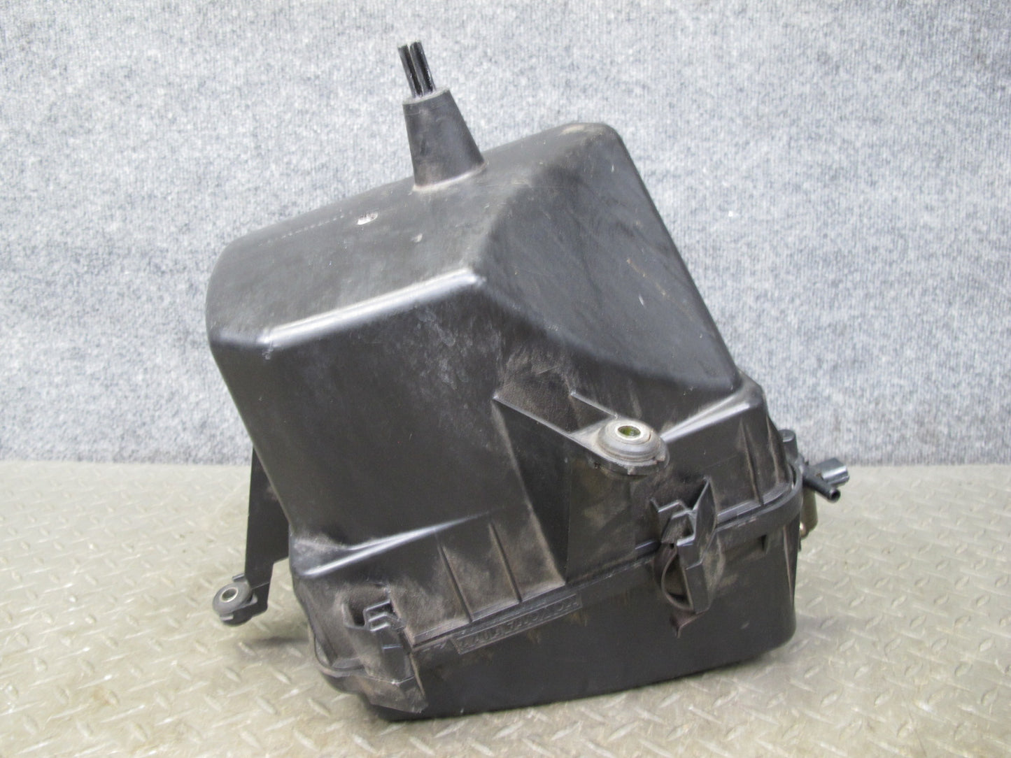 01-06 Lexus UCF30L LS430 Air Intake Cleaner Filter Box w MAF & Vacuum Switch OEM