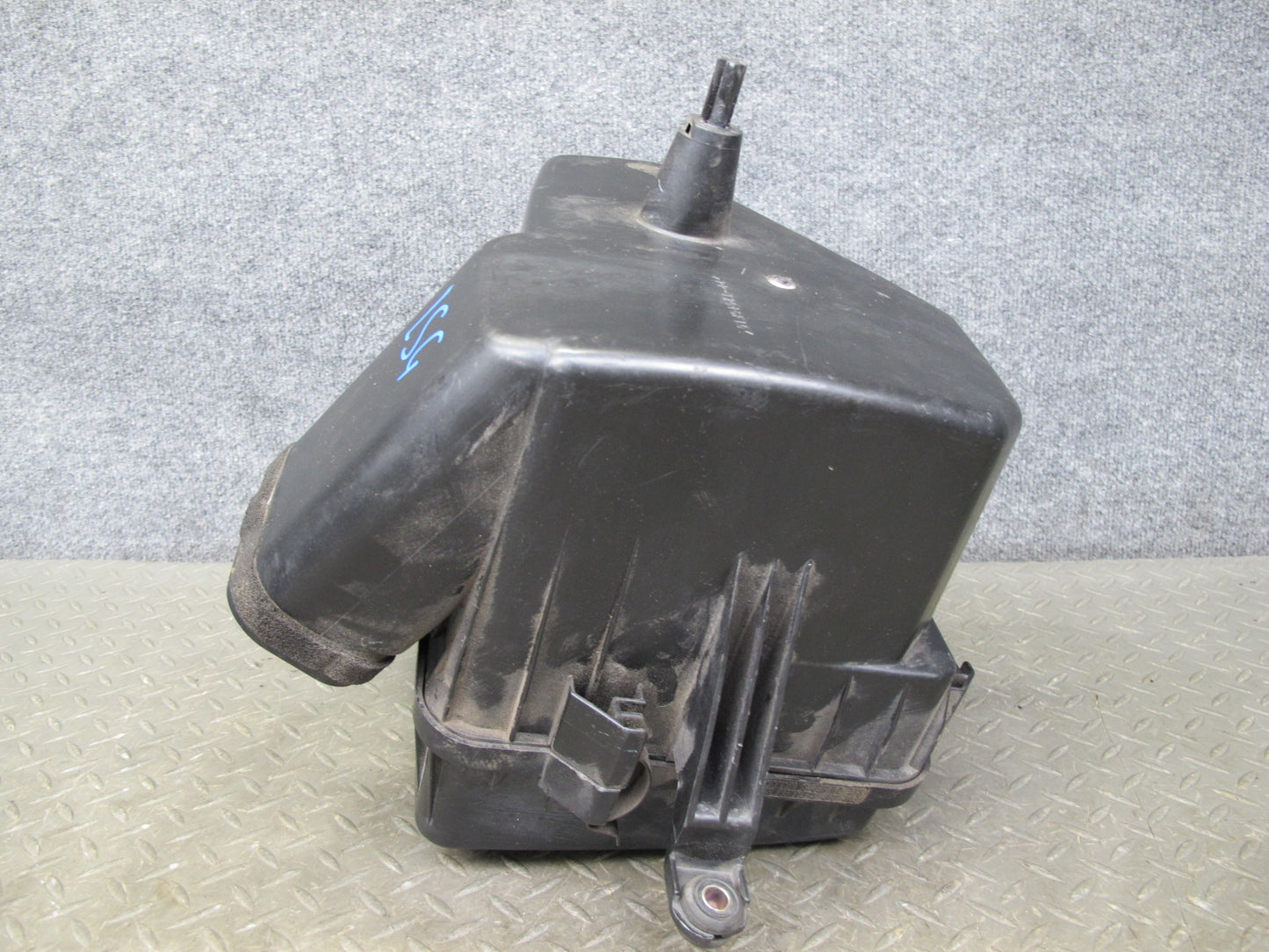 01-06 Lexus UCF30L LS430 Air Intake Cleaner Filter Box w MAF & Vacuum Switch OEM