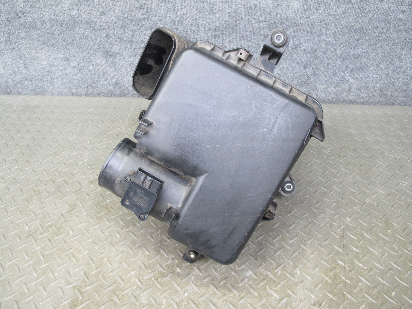 01-06 Lexus UCF30L LS430 Air Intake Cleaner Filter Box w MAF & Vacuum Switch OEM