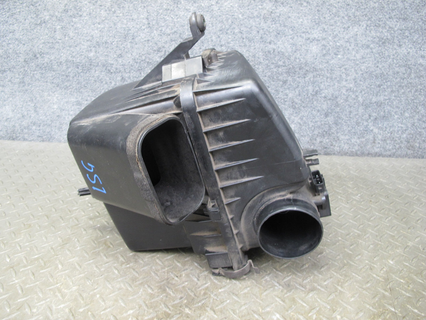 01-06 Lexus UCF30L LS430 Air Intake Cleaner Filter Box w MAF & Vacuum Switch OEM