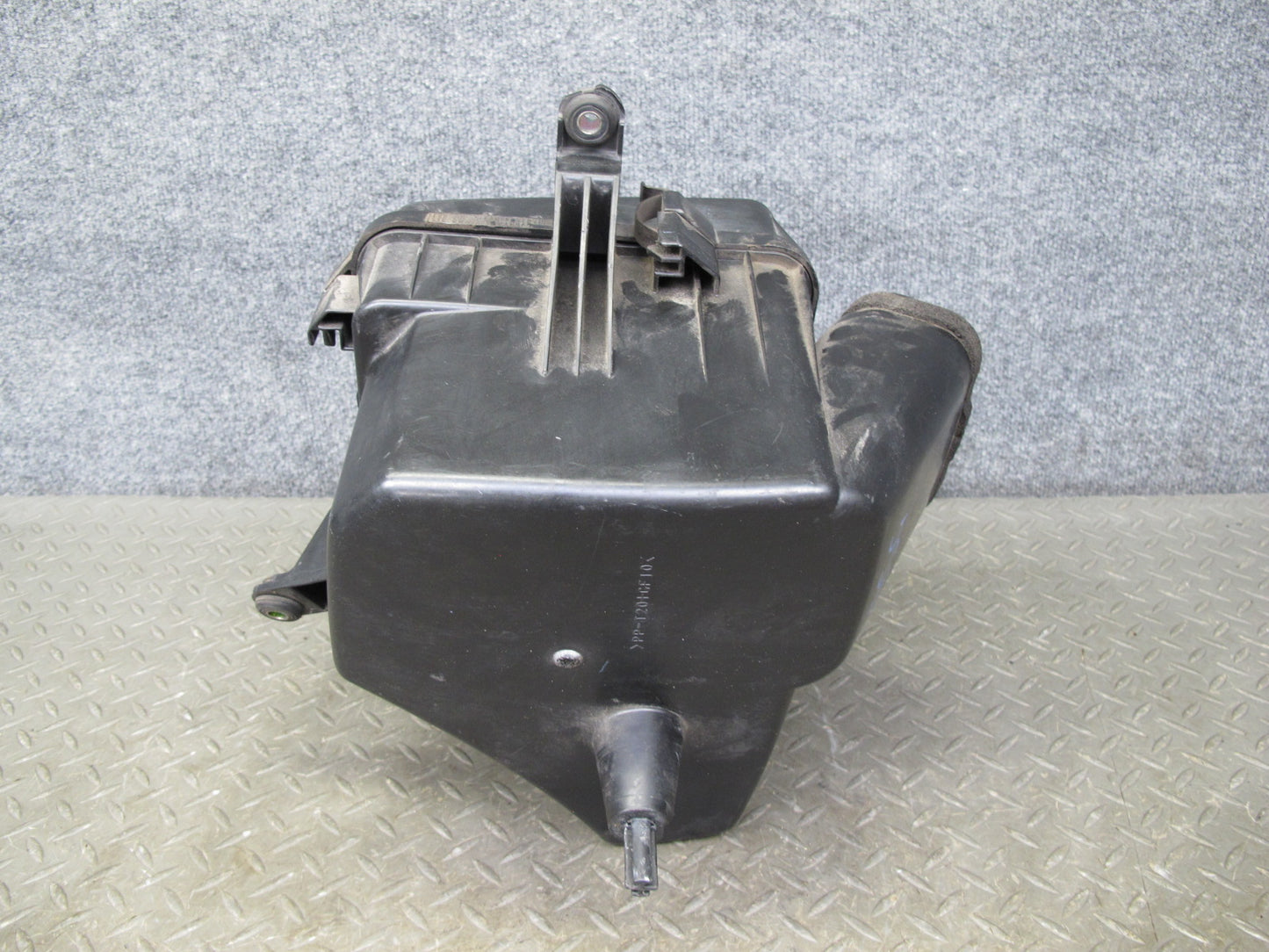 01-06 Lexus UCF30L LS430 Air Intake Cleaner Filter Box w MAF & Vacuum Switch OEM