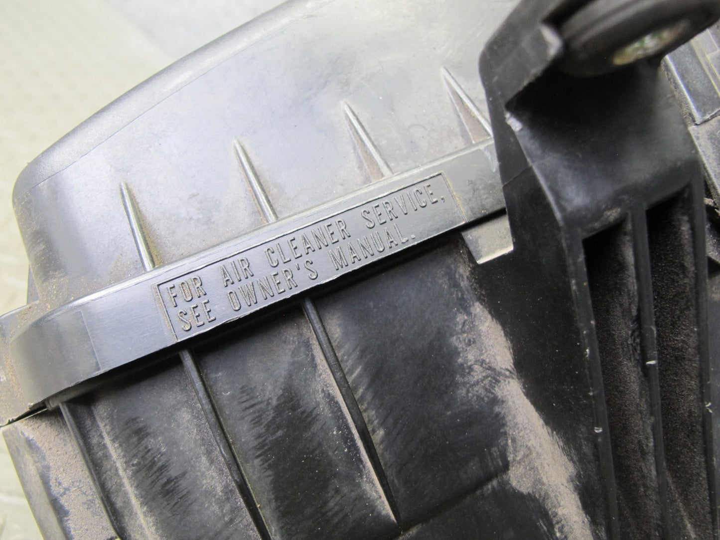 01-06 Lexus UCF30L LS430 Air Intake Cleaner Filter Box w MAF & Vacuum Switch OEM