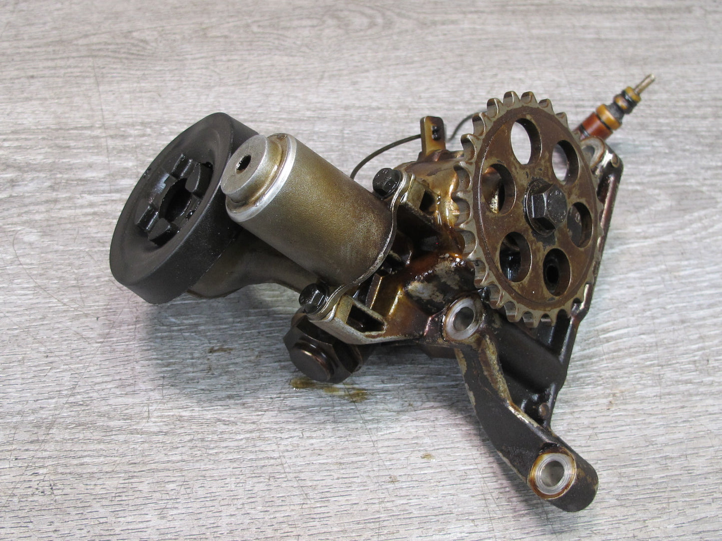84-91 Mercedes W126 C126 Engine Oil Pump Motor Assembly 1171860401 OEM