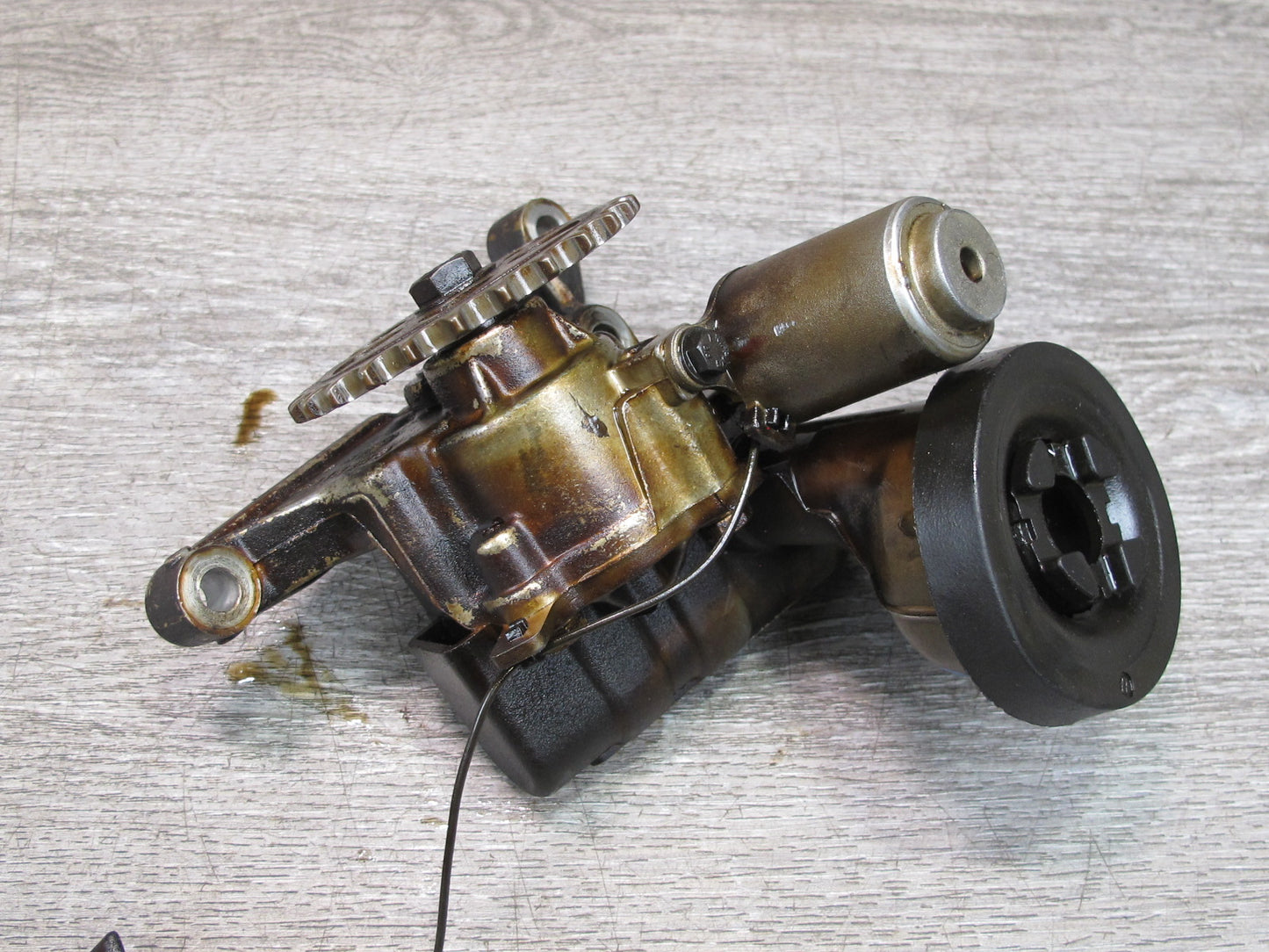 84-91 Mercedes W126 C126 Engine Oil Pump Motor Assembly 1171860401 OEM