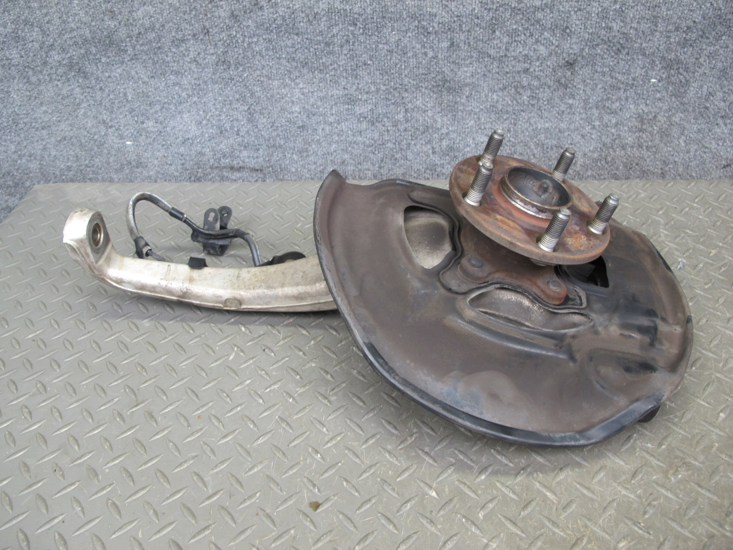 01-06 Lexus LS430 UCF30L RWD Front Left Spindle Knuckle Wheel Hub Bearing OEM