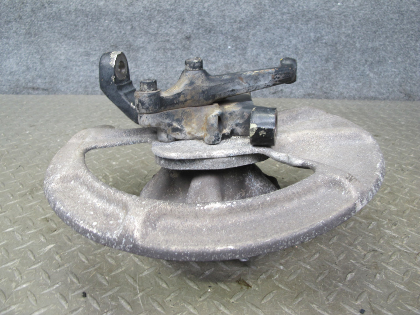 1983-1985 Porsche 928 S Front Right Pass Side Spindle Knuckle Wheel Hub Bearing