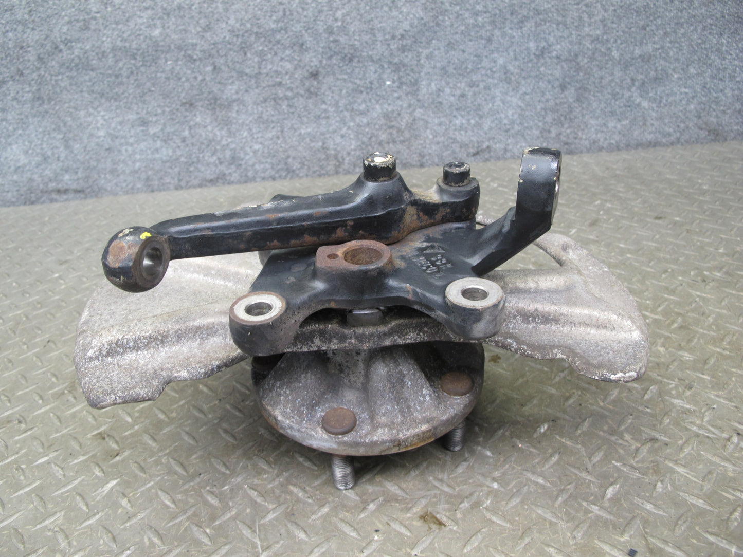1983-1985 Porsche 928 S Front Right Pass Side Spindle Knuckle Wheel Hub Bearing