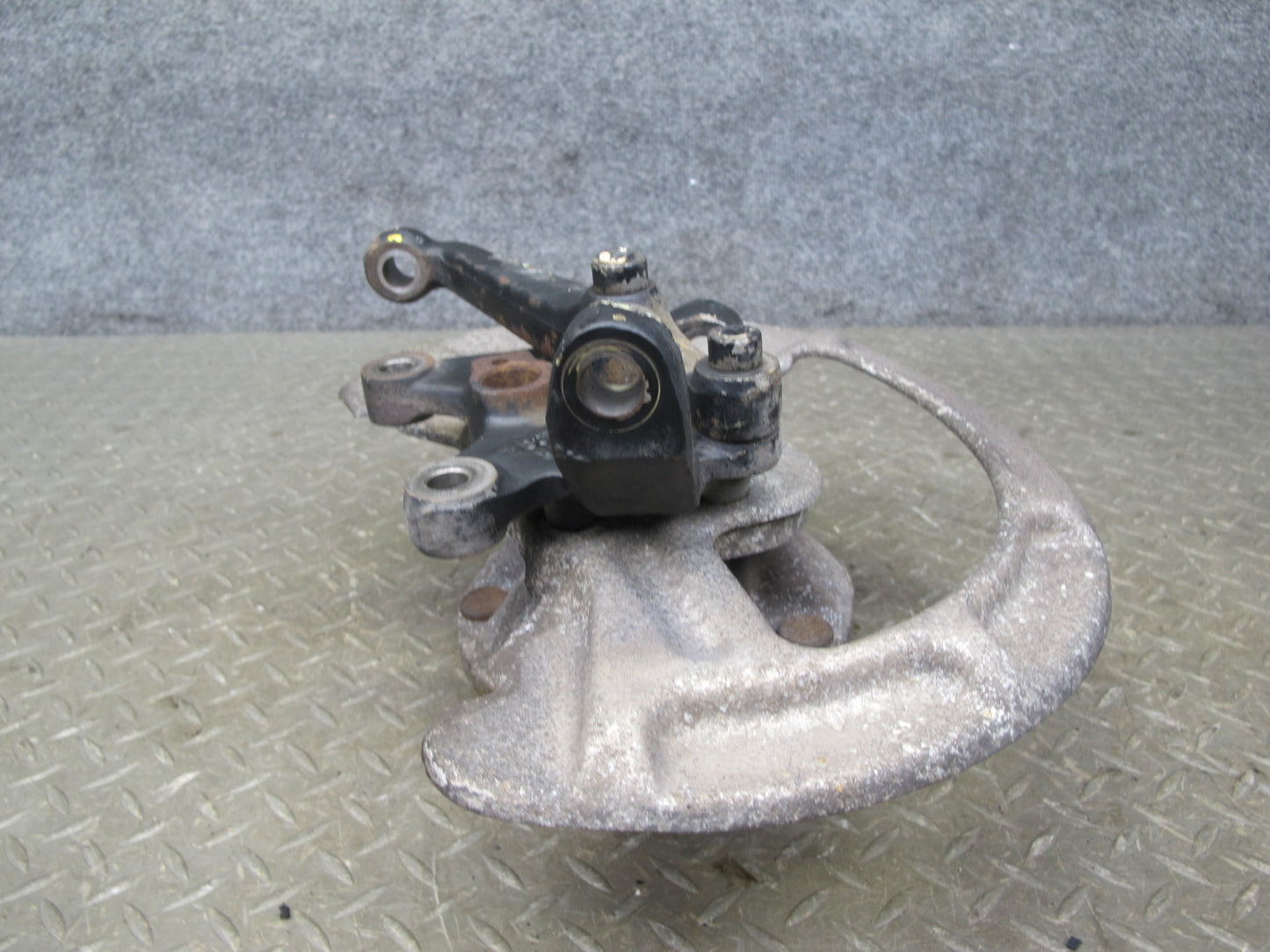 1983-1985 Porsche 928 S Front Right Pass Side Spindle Knuckle Wheel Hub Bearing