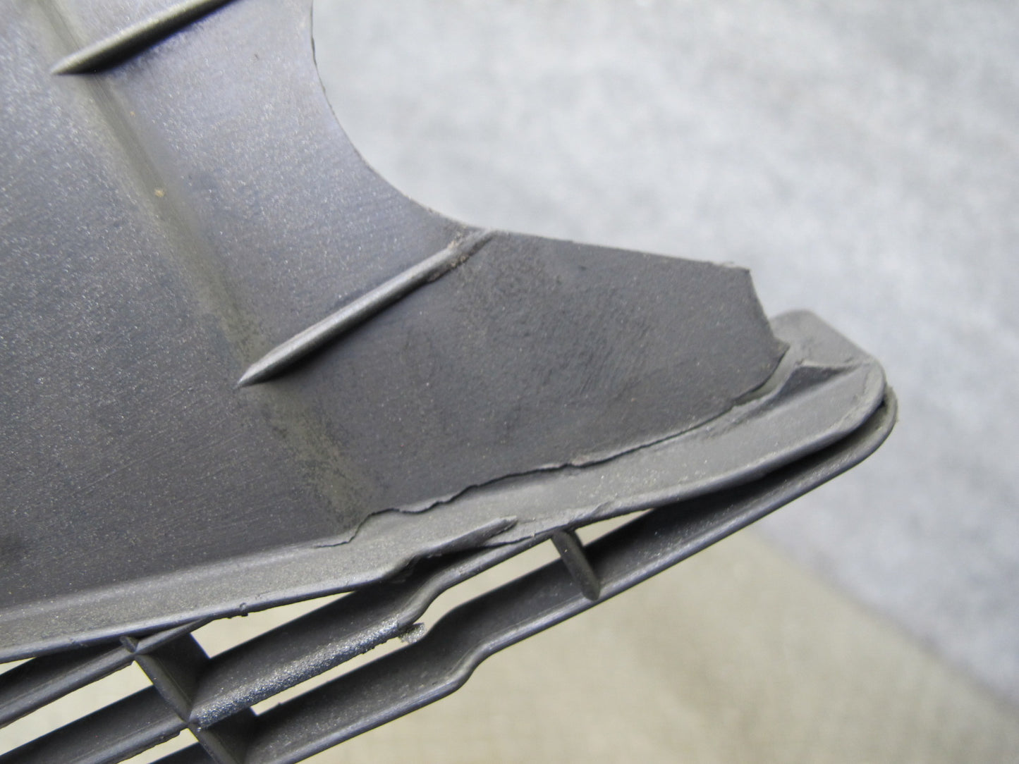 86-91 Mercedes W126 C126 Radiator Front Lower Grille Cover 1266280107 OEM