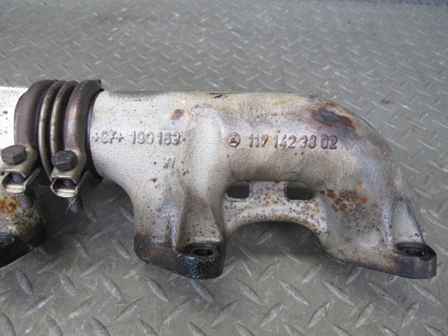 86-91 Mercedes W126 C126 Right Exhaust Manifold 1171423802 OEM