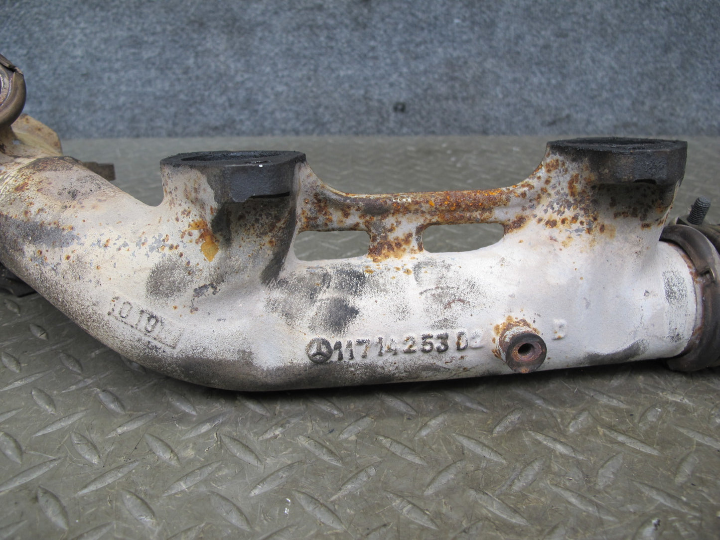 86-91 Mercedes W126 C126 Right Exhaust Manifold 1171423802 OEM