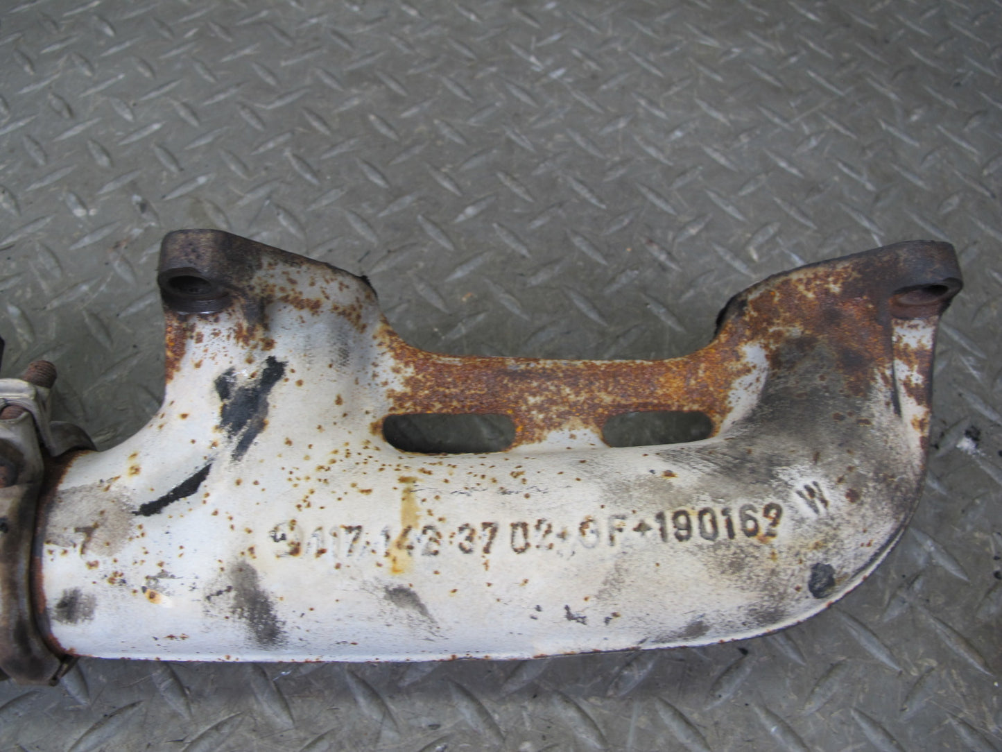 86-91 Mercedes W126 C126 Left Exhaust Manifold 1171423702 OEM