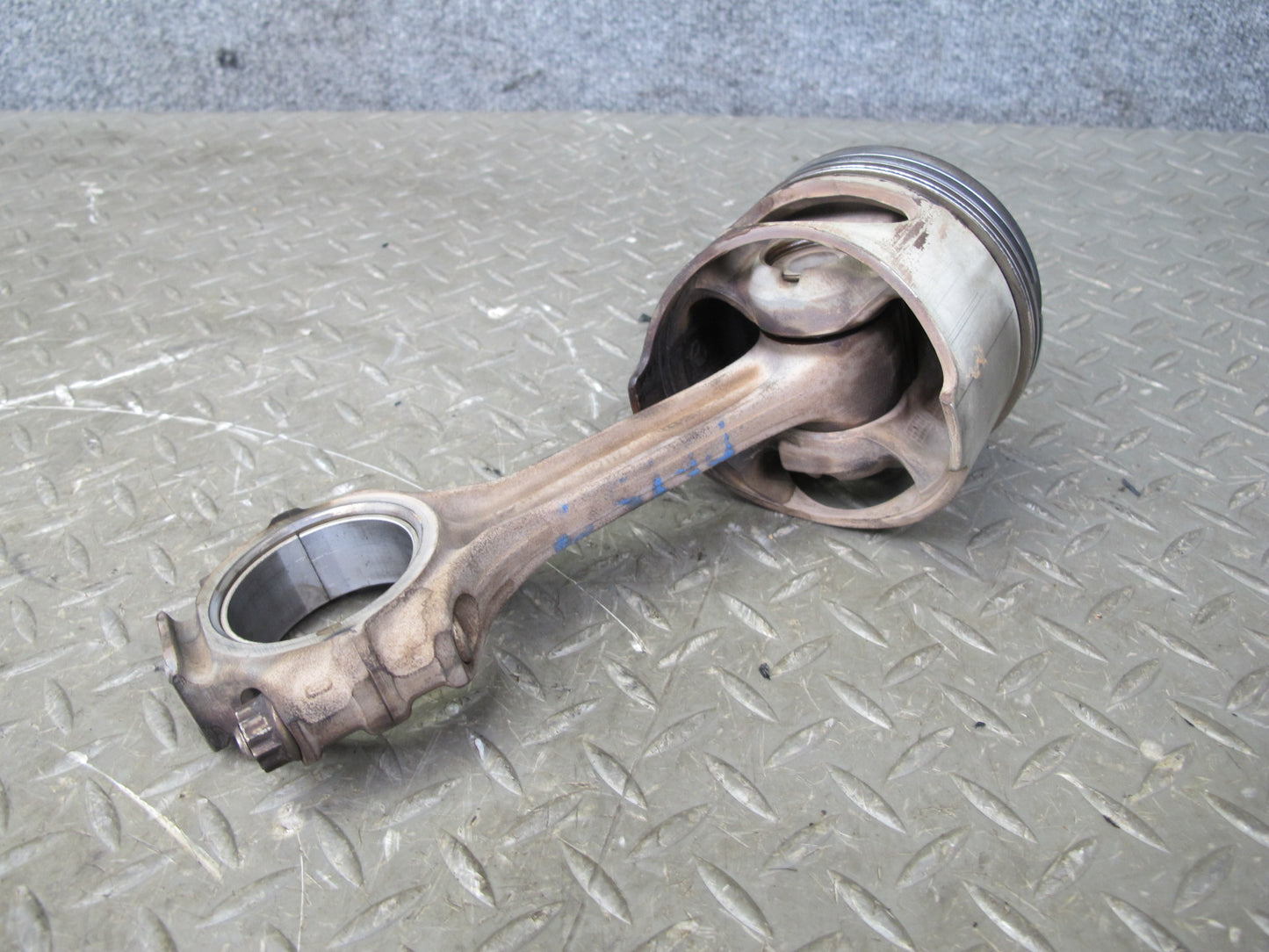 90-91 Mercedes W126 5.6 M117 117.968 Set of 8 Engine Piston w Connecting Rod OEM