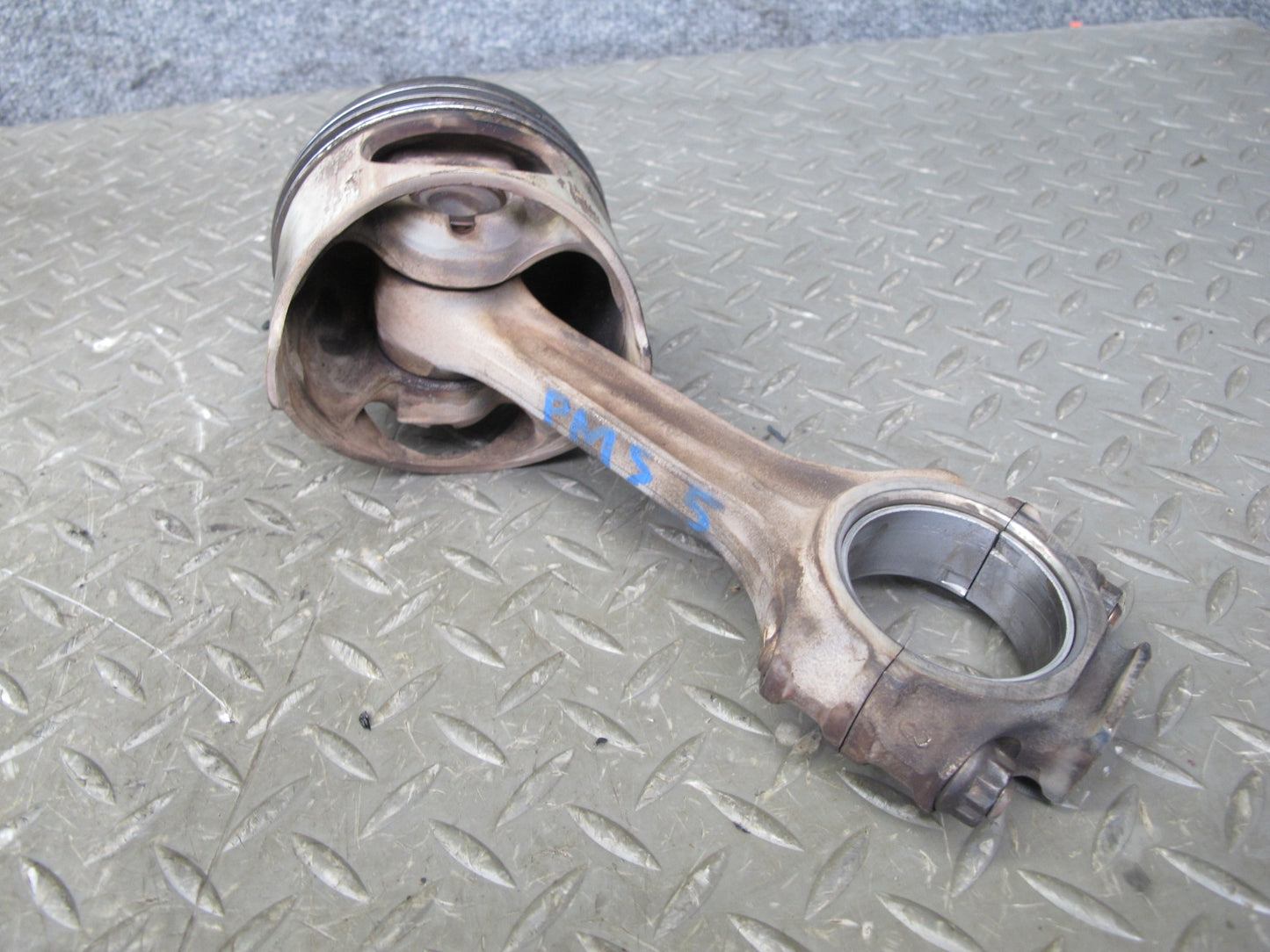 90-91 Mercedes W126 5.6 M117 117.968 Set of 8 Engine Piston w Connecting Rod OEM