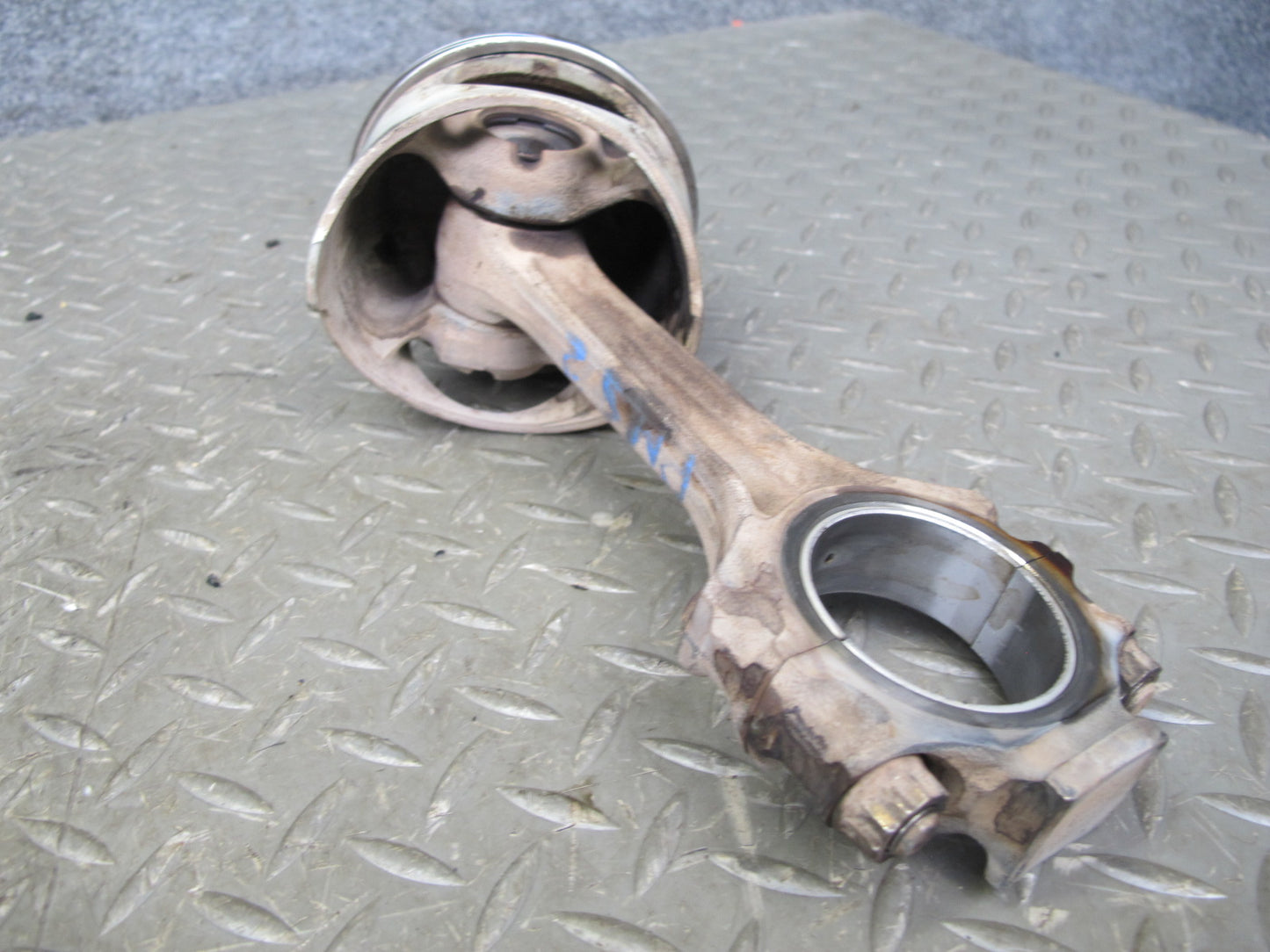 90-91 Mercedes W126 5.6 M117 117.968 Set of 8 Engine Piston w Connecting Rod OEM