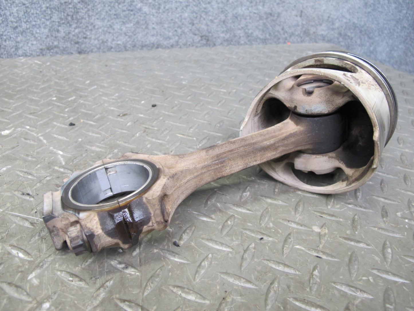 90-91 Mercedes W126 5.6 M117 117.968 Set of 8 Engine Piston w Connecting Rod OEM