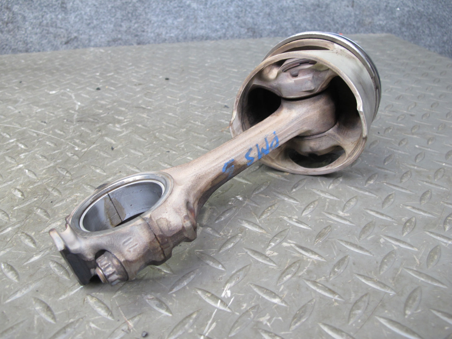 90-91 Mercedes W126 5.6 M117 117.968 Set of 8 Engine Piston w Connecting Rod OEM