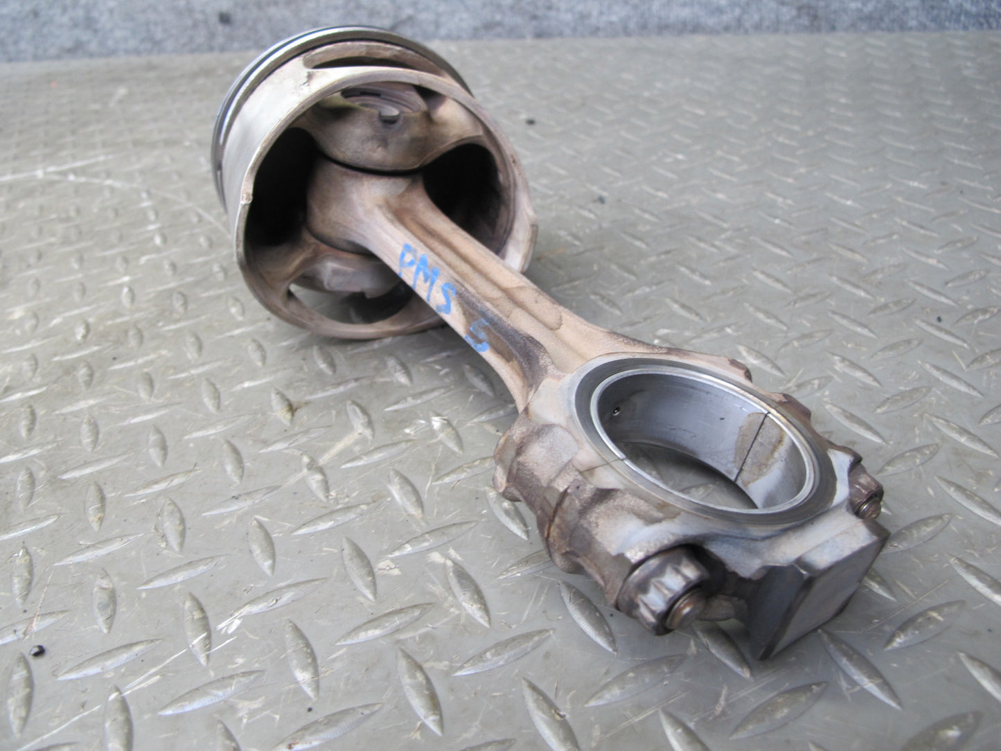 90-91 Mercedes W126 5.6 M117 117.968 Set of 8 Engine Piston w Connecting Rod OEM