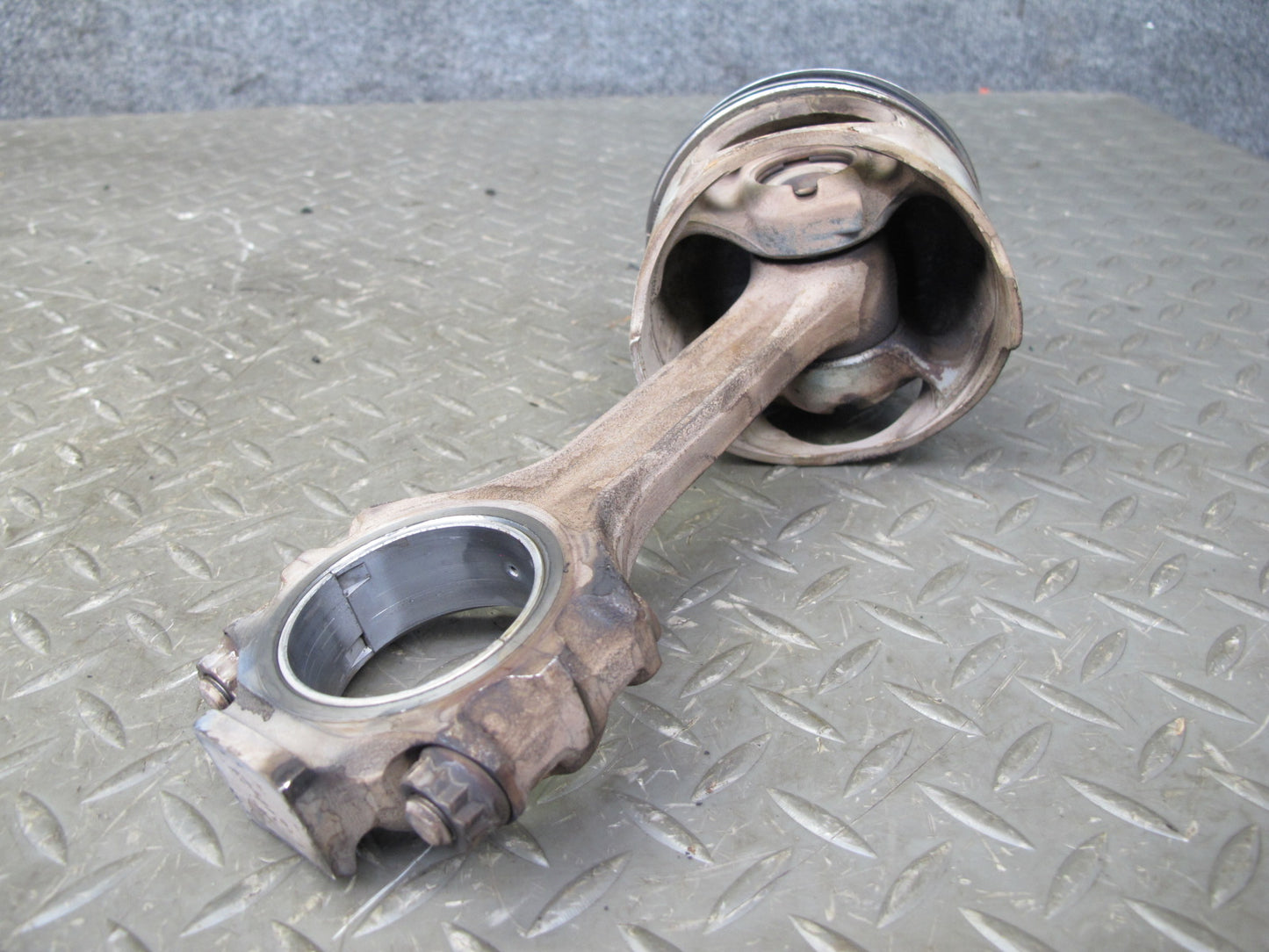 90-91 Mercedes W126 5.6 M117 117.968 Set of 8 Engine Piston w Connecting Rod OEM