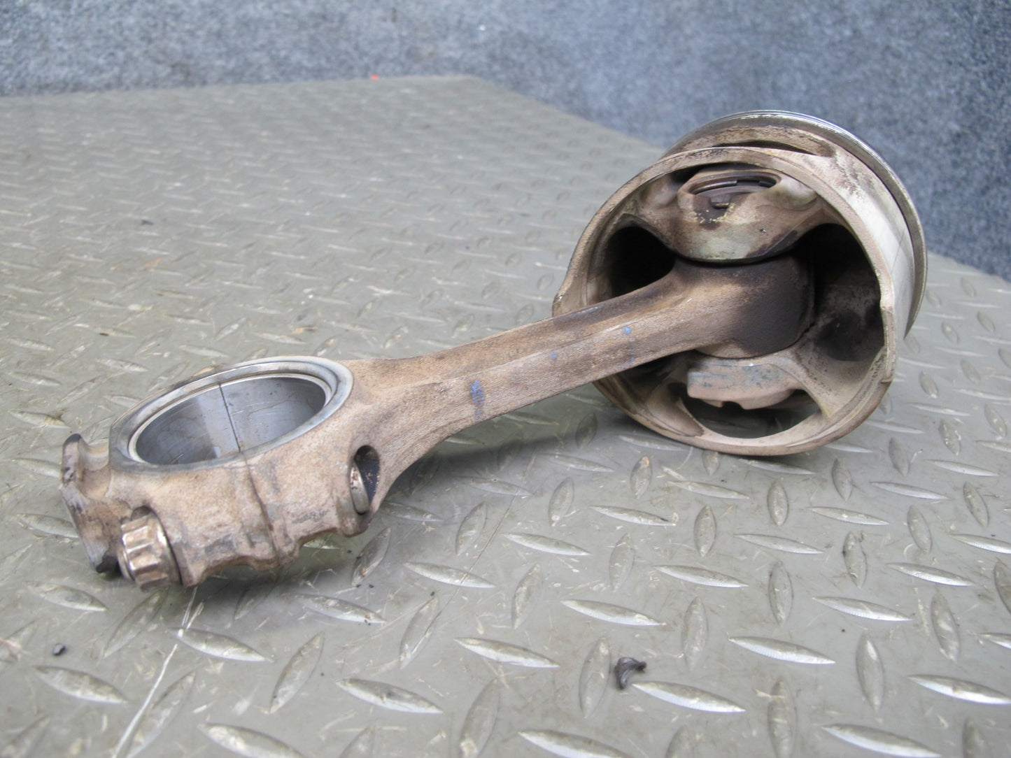 90-91 Mercedes W126 5.6 M117 117.968 Set of 8 Engine Piston w Connecting Rod OEM