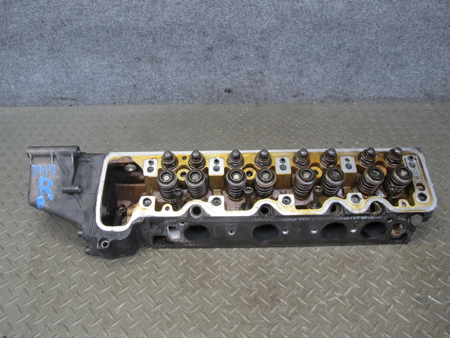 86-91 Mercedes W126 C126 5.6L M117 117.968 Engine Right Cylinder Head OEM