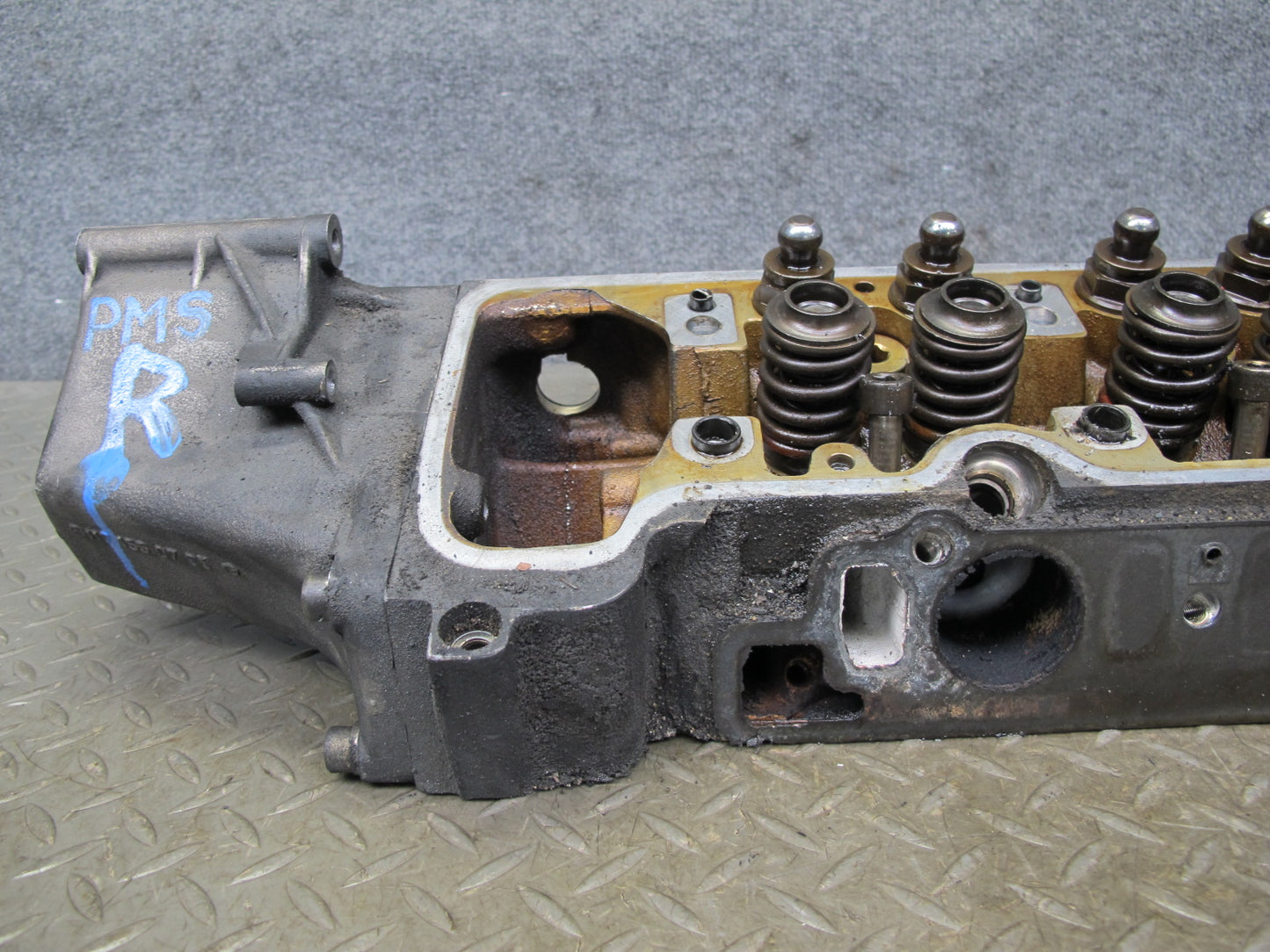 86-91 Mercedes W126 C126 5.6L M117 117.968 Engine Right Cylinder Head OEM