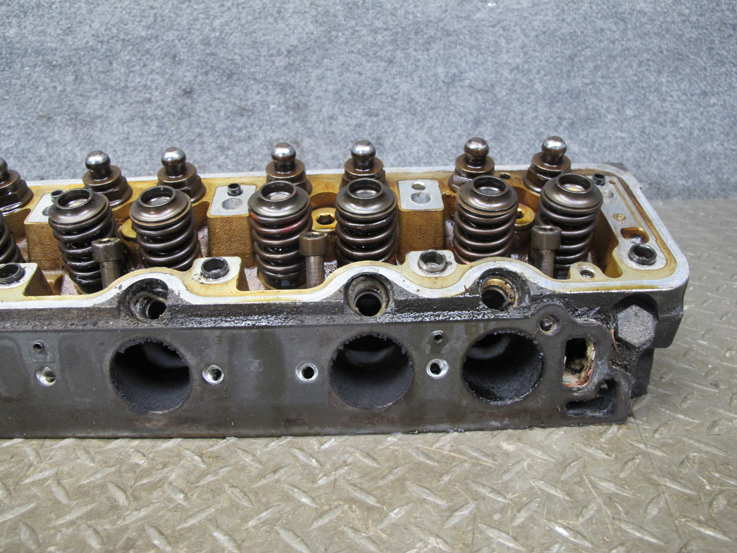 86-91 Mercedes W126 C126 5.6L M117 117.968 Engine Right Cylinder Head OEM