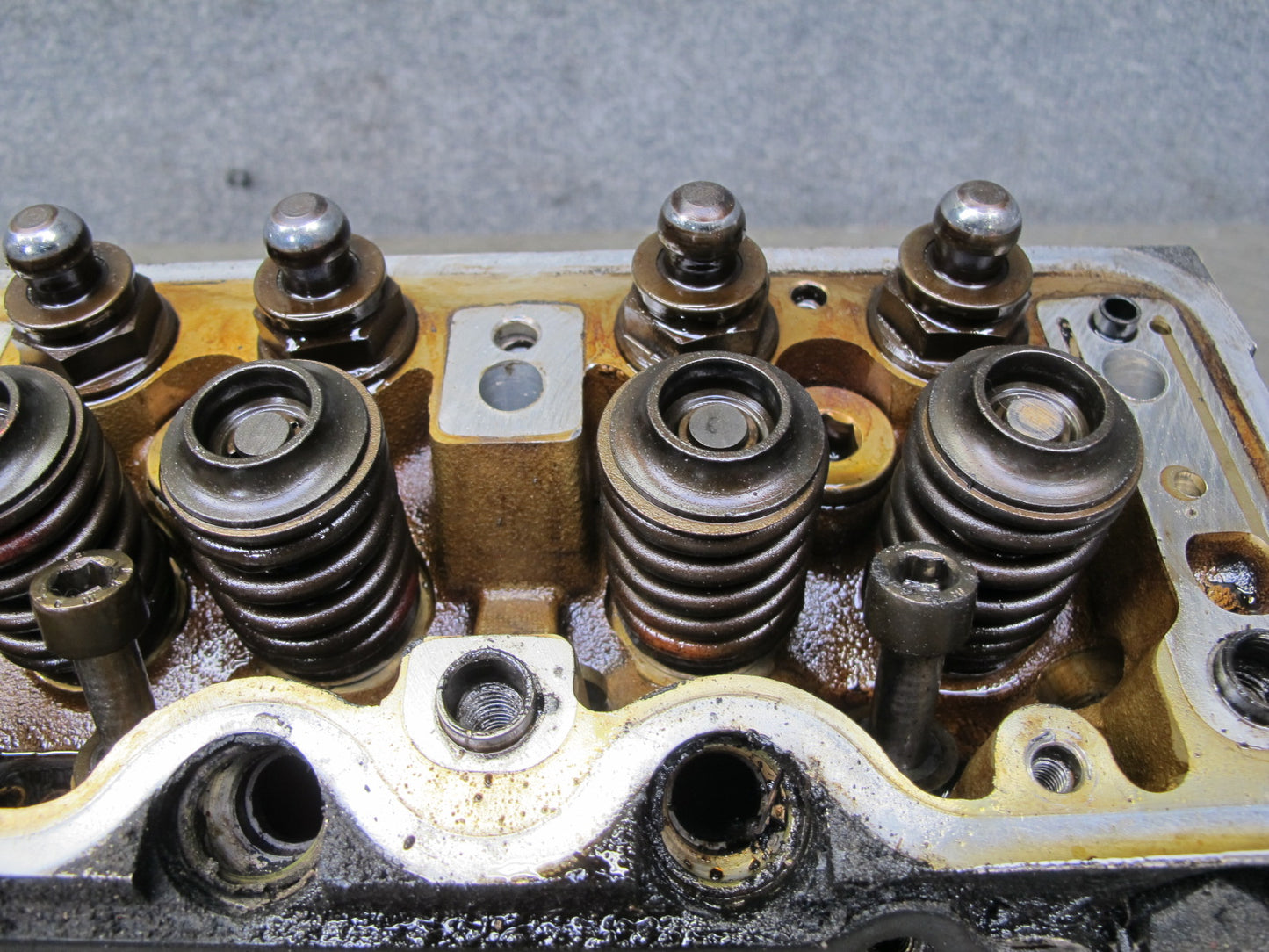 86-91 Mercedes W126 C126 5.6L M117 117.968 Engine Right Cylinder Head OEM