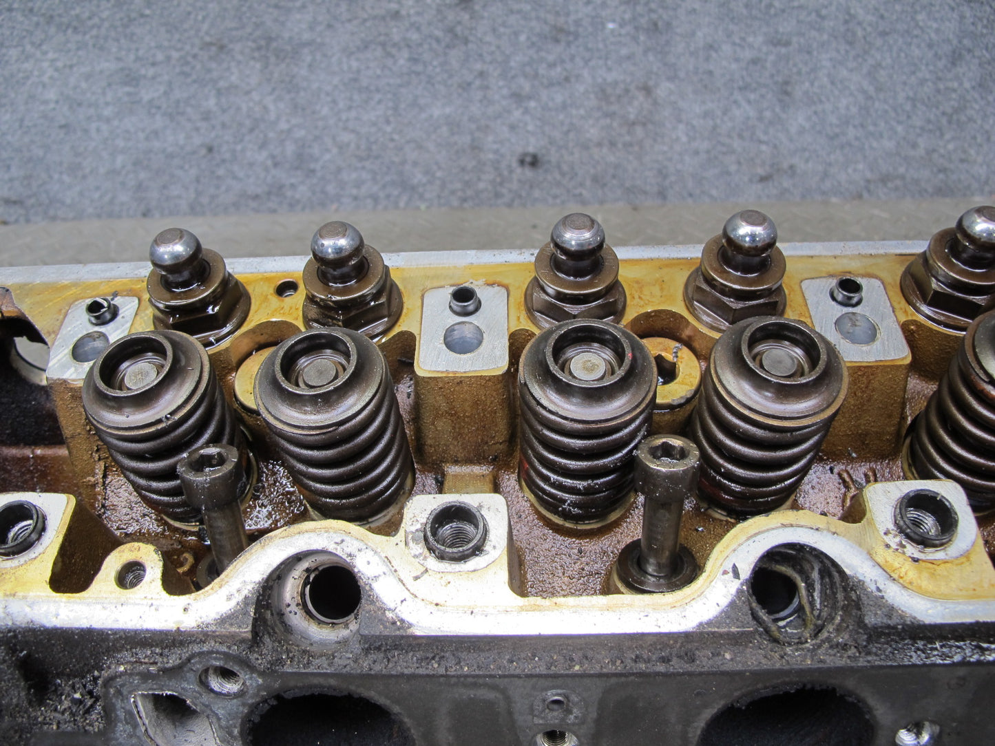 86-91 Mercedes W126 C126 5.6L M117 117.968 Engine Right Cylinder Head OEM