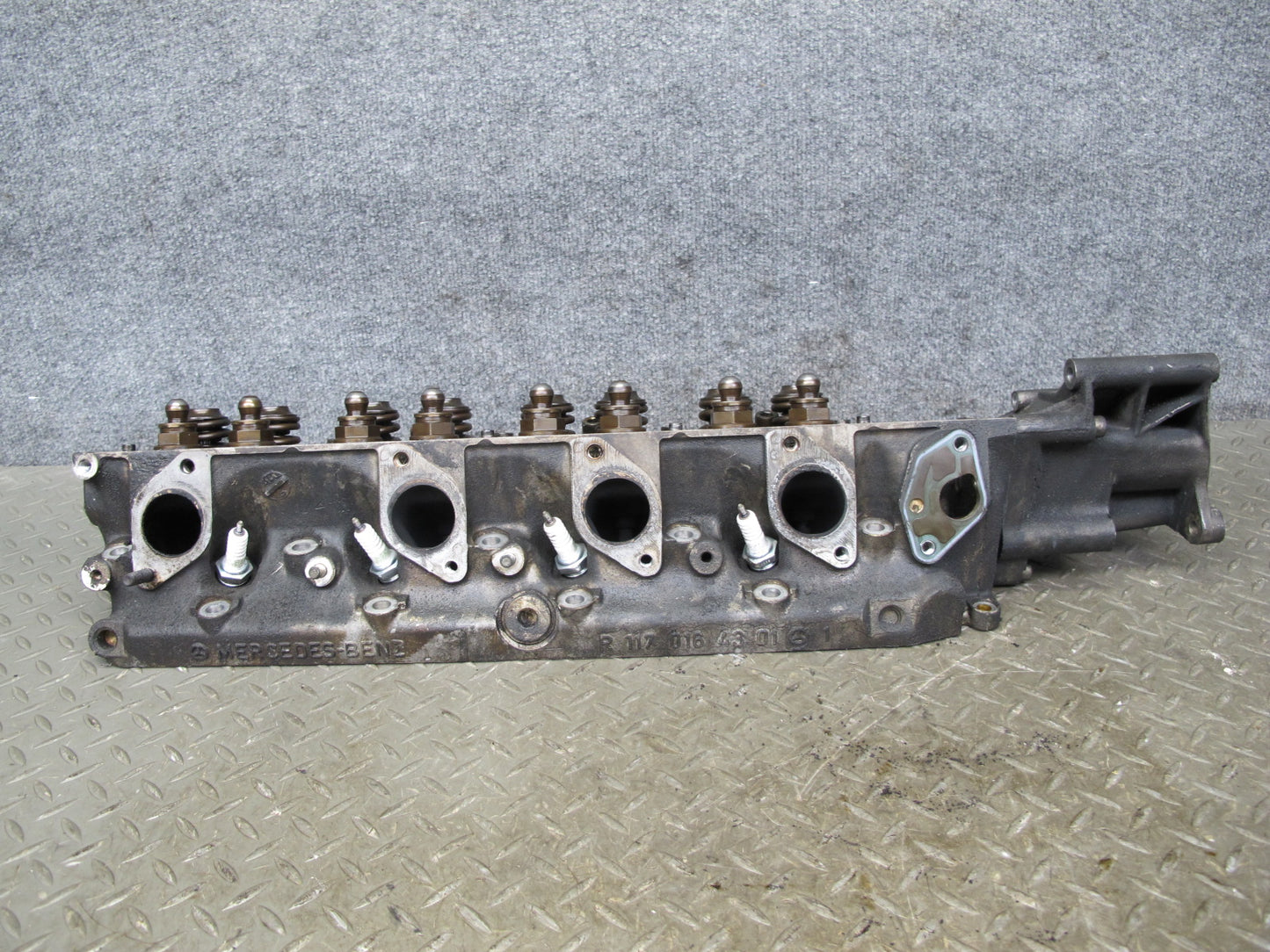 86-91 Mercedes W126 C126 5.6L M117 117.968 Engine Right Cylinder Head OEM